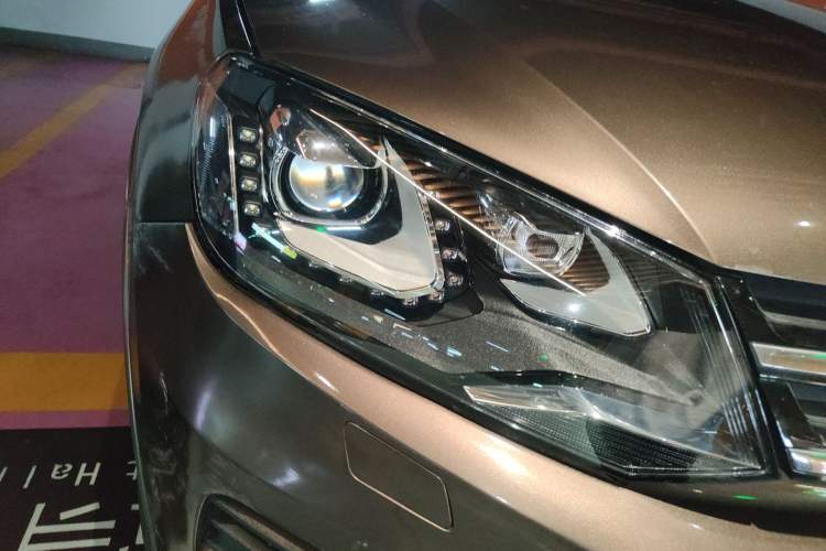 Used Volkswagen Touareg 2011 3.0 TSI Luxury Edition Right Front Headlight