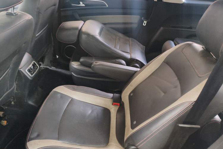 Used HYOSOW H3 2015 1.5L manual luxury version Left Rear Seat