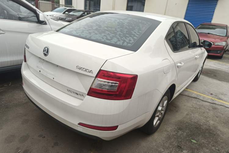 Used Skoda Octavia 2016 1.6L Automatic Front-Wheel Drive Model Rear Right 45 Deg