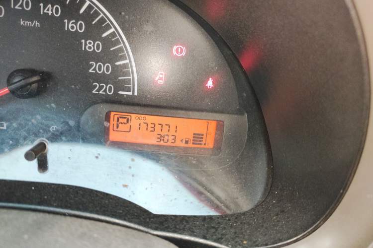 Used Nissan Sunny 2011 1.5XE CVT Comfort Edition Odometer Close Up