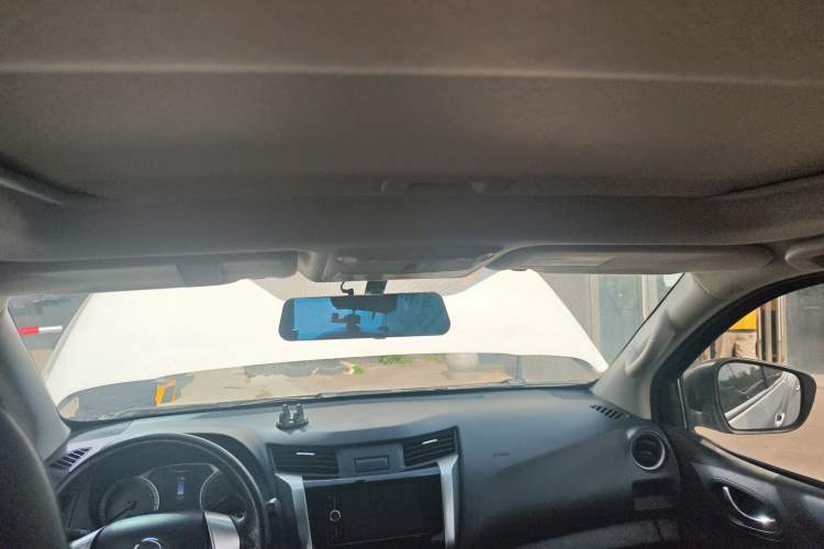 Used Nissan Terra 2018 2.5L Automatic 2WD Luxury Edition Headliner