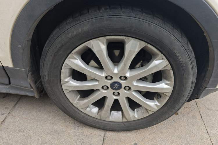 Used Ford Kuga 2013 1.6L GTDi Two-Wheel-Drive Comfort Model Right Front Wheel Hub