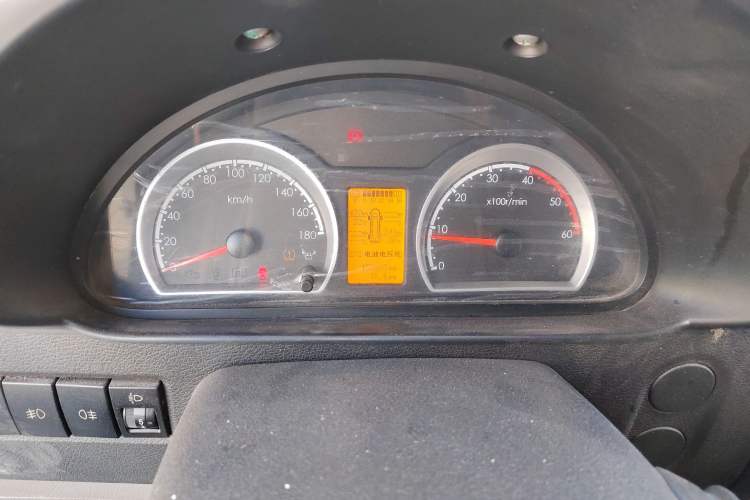 Used Dongfeng Yufeng Yufeng 2020 2.3T Economy Logistics Vehicle Long Wheelbase Mid-Roof Design 5-9 Seater WP2.3
