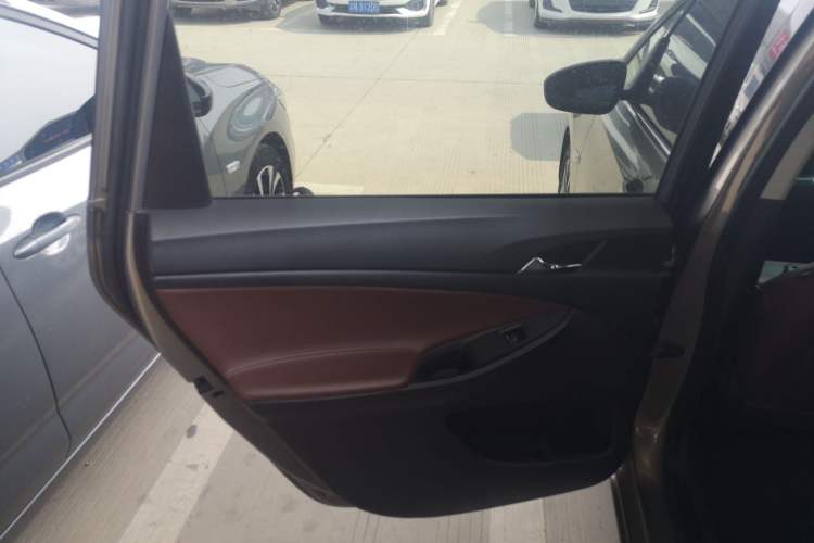 Used Buick GL6 2019 18T 6-Seater Connected Luxury Version China VI Standard