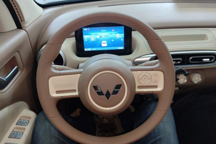 Used Wuling Hongguang MINIEV 2025 Four-Door Version Advanced Edition Steering Wheel