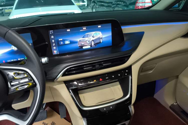 Used Buick GL8 New Energy 2025 Lu Shang Luxury Edition 7-Seater Audio And AC Panel