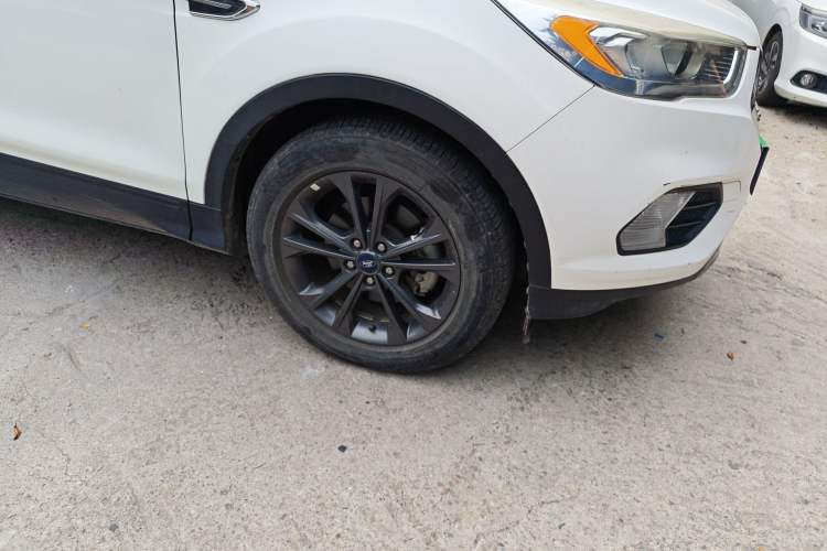 Used Ford Kuga 2018 Facelifted EcoBoost 180 Two-Wheel-Drive Platinum Wing Edition Exterior 7