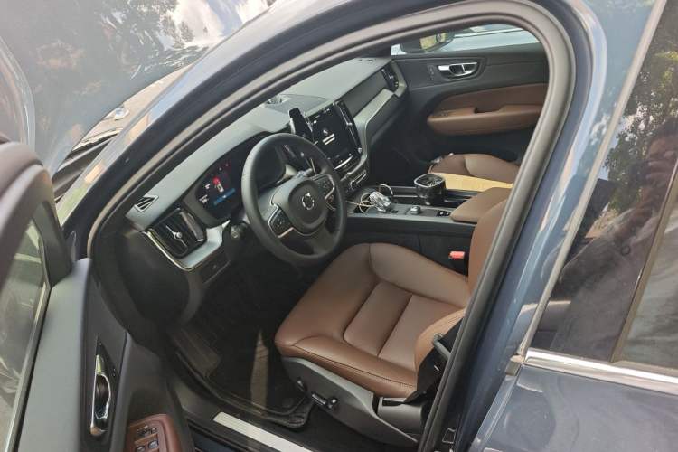 Used Volvo XC60 2024 B5 4x4 Smart Luxury Edition
