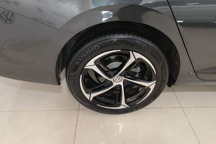 Used Volkswagen Sagitar 2025 300TSI DSG Excellence Edition Right Rear Wheel Hub