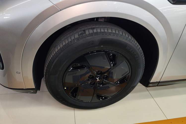 Used XPeng G6 2025 625 Long-Range Max Tech Edition Exterior 7