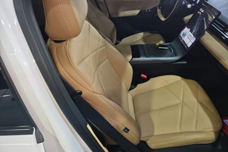 Used Geely Galaxy L6 2023 60km PLUS
