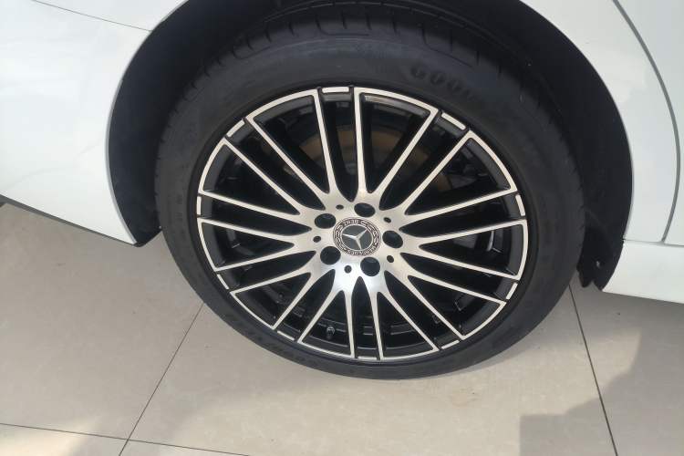 Used Mercedes-Benz C-Class 2024 Restyled C 260 L Sport Edition Right Rear Wheel Hub