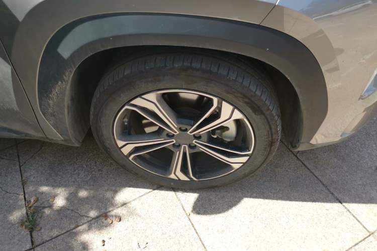 Used Geely Galaxy L7 2024 1.5T 115 km MAX Dragon Edition Right Front Wheel Hub