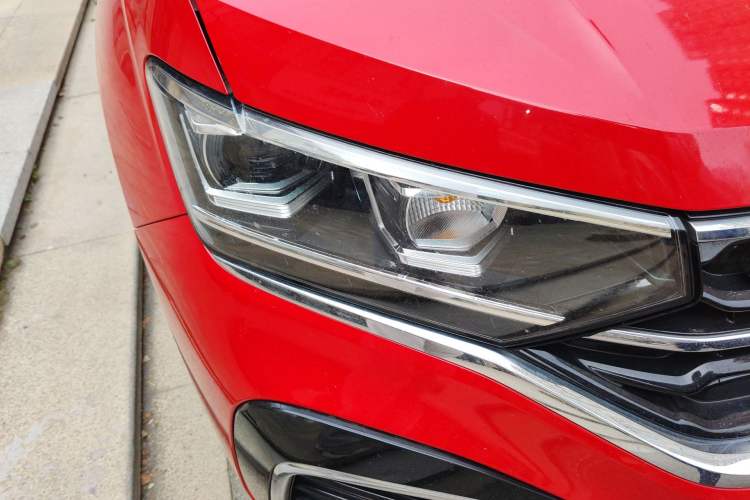 Used Volkswagen Tayron X 2020 330TSI Two-Wheel Drive Luxury Smart Connectivity Version Right Front Headlight