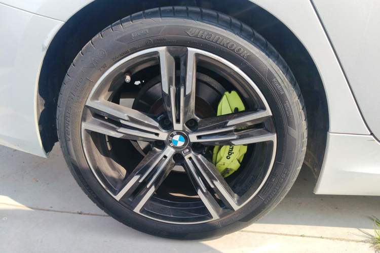 Used BMW 3 Series 2023 325i M Sport Package Right Rear Wheel Hub