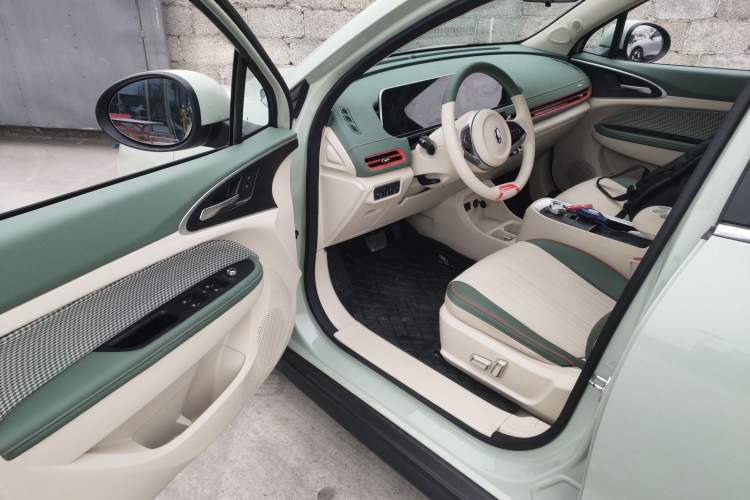 Used ORA Good Cat 2022 Morandi Edition 400km Standard Range Luxury Version Lithium-Ion Battery
