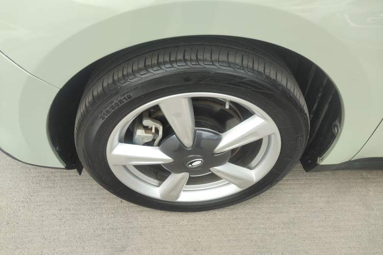 Used ORA Good Cat 2022 Morandi Edition 400km Standard Range Premium Version Lithium Iron Phosphate Left Front Wheel Hub