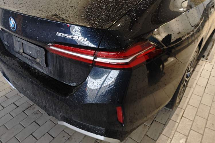 Used BMW i5 2024 eDrive 35L Luxury Model with M Sport Package
