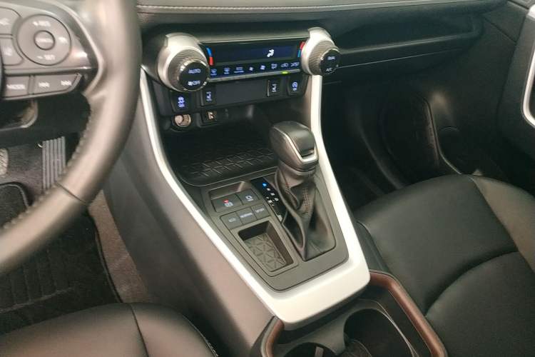 Used Toyota RAV4 2022 2.0L CVT Two-Wheel Drive Fashion Plus Edition
