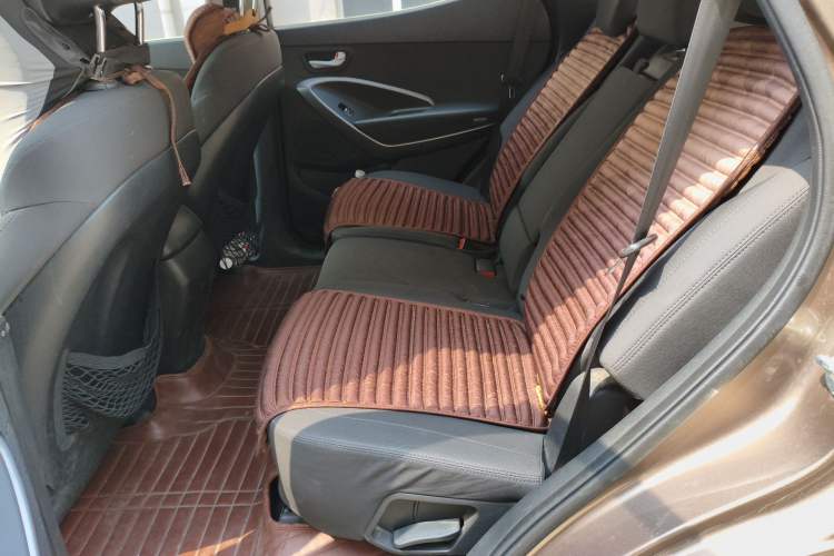 Used Hyundai Santa Fe 2013 2.4L Manual Two-Wheel Drive Comfort Version Left Rear Seat