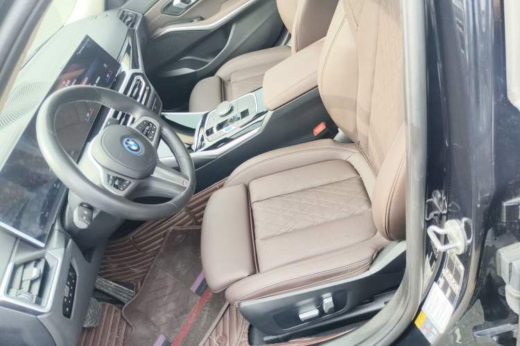 Used BMW i3 2022 eDrive 35 L
