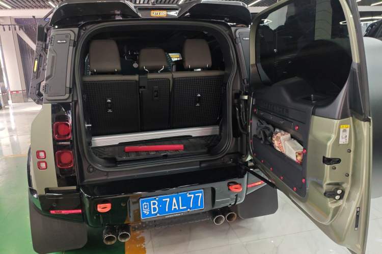 Used Land Rover Defender 2023 Facelift 90 2.0T P300 X-DYNAMIC HSE
