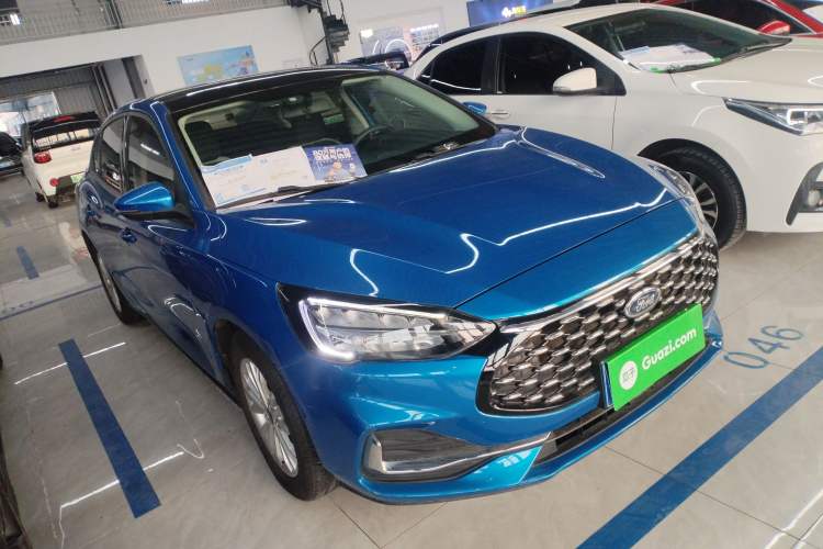 Used Ford Focus 2021 Sedan 1.5L Automatic Sharp Edition
