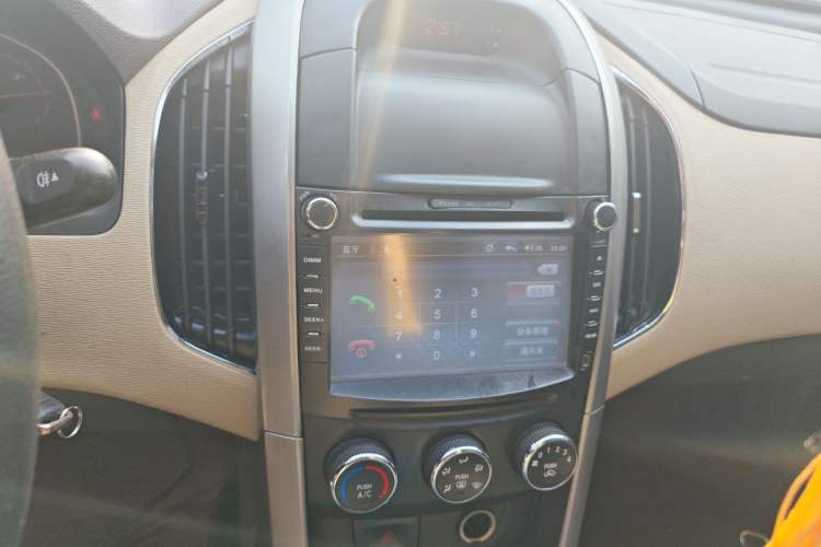 Used Baojun 630 2013 1.5L manual standard version
