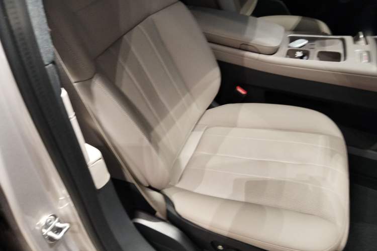 Used Nio ES8 2023 75 kWh Right Front Seat