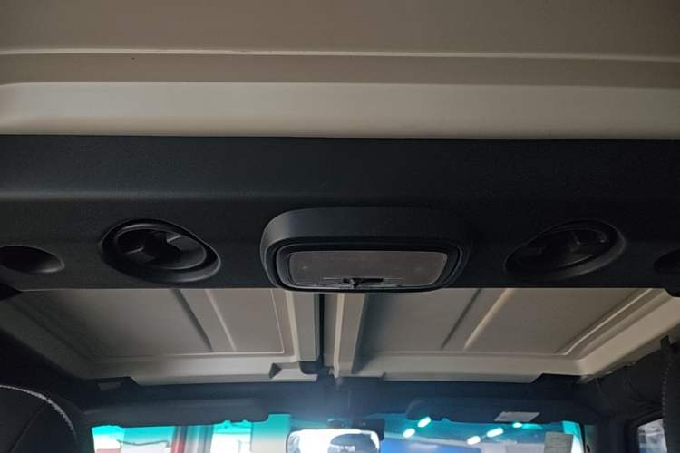 Used BAIC Off-Road BJ40 2016 40L 2.3T Automatic All-Wheel Drive Premium Edition Headliner