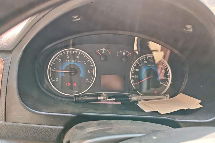 Used Dongfeng Fengon 330 2014 1.5L Manual Comfort Version DK15-02 Instrument Cluster