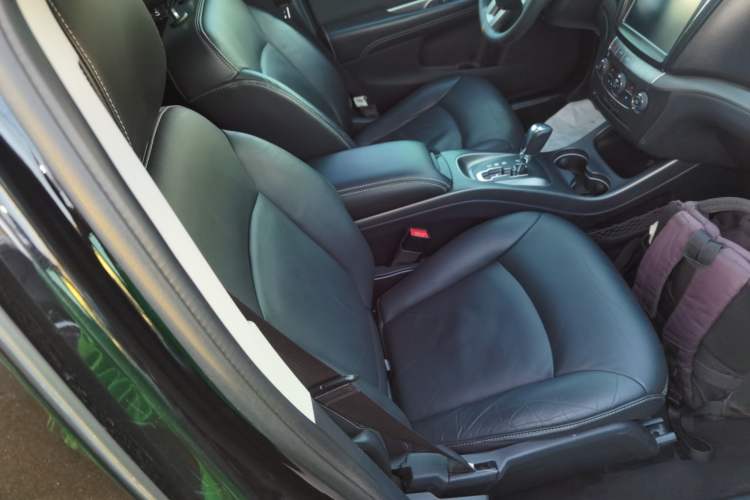 Used Dodge Journey 2016 2.4L Two-Wheel-Drive Touring Edition Right Front Seat