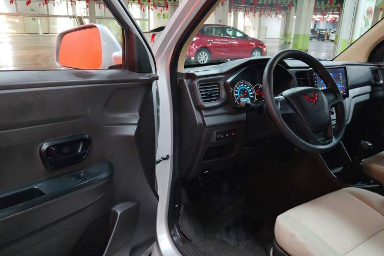 Used Wuling Hongguang V 2022 1.5L Enjoy Edition Hydraulic Power Steering LAR