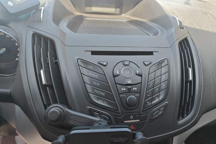 Used Ford Kuga 2015 1.5L GTDi Two-Wheel-Drive Comfort Model Audio And AC Panel