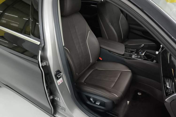 Used BMW 5 Series 2021 525Li Luxury Package Right Front Seat