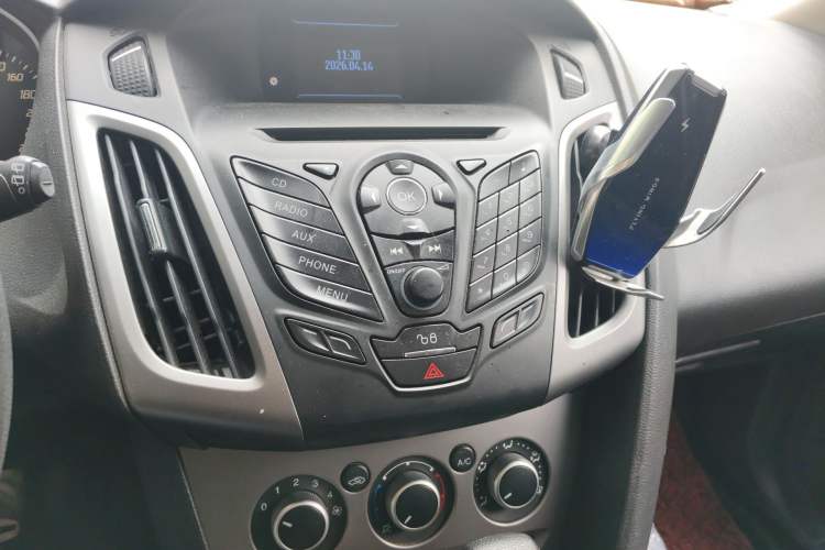 Used Ford Focus 2012 Hatchback 1.6L Automatic Comfort Model Audio And AC Panel