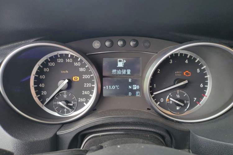 Used Mercedes-Benz R-Class 2017 R 320 4MATIC Business Edition Prestige Model