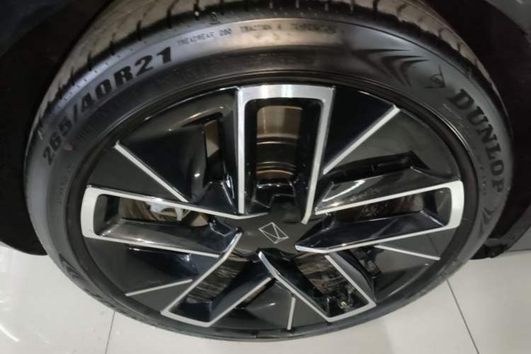 Used Avatr 12 2025 Updated Ultra All-Electric Four-Wheel Drive Right Rear Wheel Hub