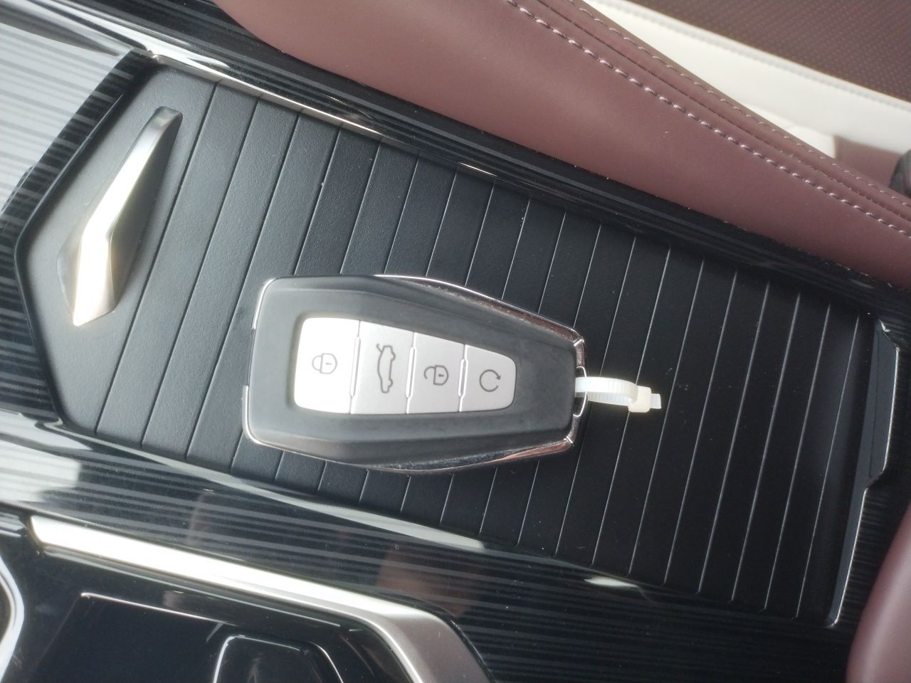 Geely Auto Monjaro L Xingyue L, manufactured in April 2023, 2.0-liter gasoline, 5 seats — снимка 20