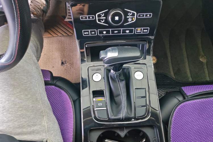 Used Hongqi H5 2018 30TD Dynamic Edition
