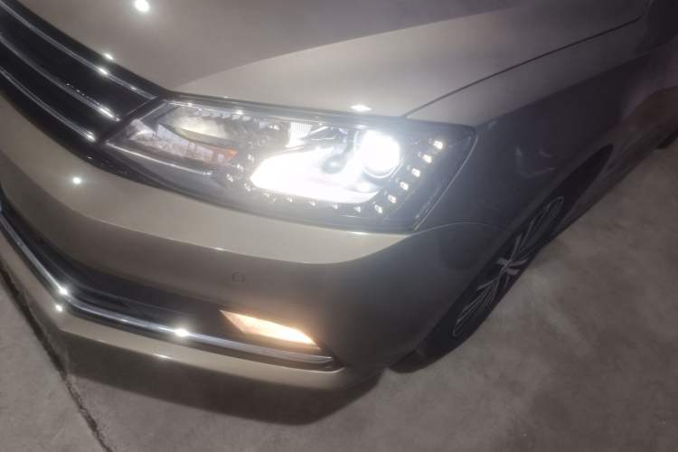 Used Volkswagen Sagitar 2017 230TSI Automatic Luxury Edition
