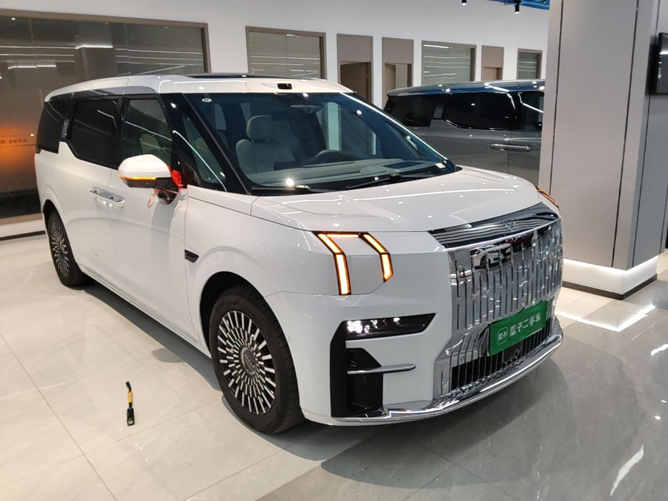 Zeekr 009 2024 Six-Seat Executive Version 4WD 108 kWh — снимка 3
