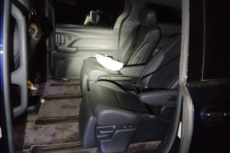 Used Toyota SIENNA 2021 2.5L Hybrid Premium Edition Left Rear Seat