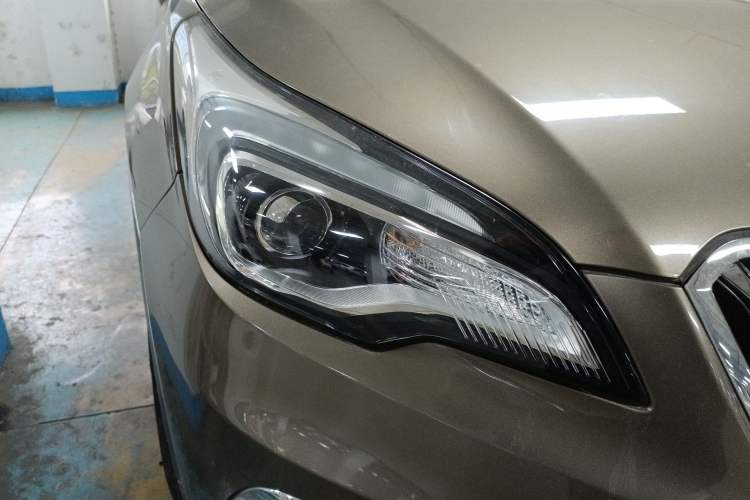 Used Buick Envision 2017 20T Two-Wheel Drive Elite Version Right Front Headlight