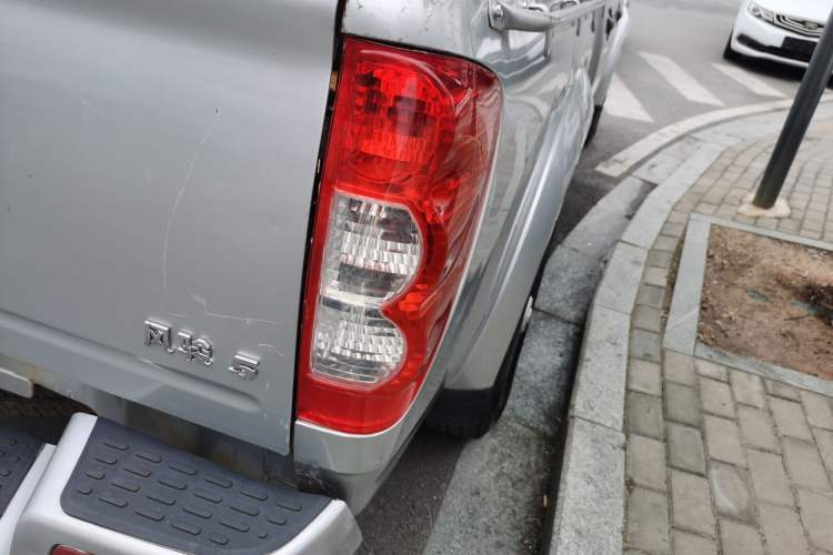 Used Great Wall Wingle 5 2017 2.0T European-spec Diesel Two-Wheel-Drive Entry-Level Big Double-Cab GW4D20D