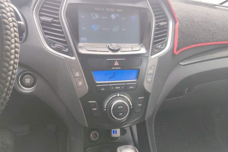 Used Hyundai Santa Fe 2013 2.4L Automatic Two-Wheel Drive Smart Version
