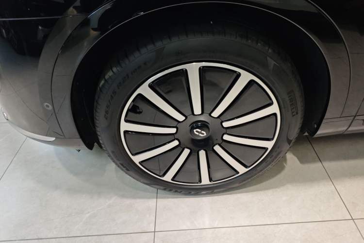 Used Hima AITO M9 2024 Range-Extended Ultra Version 52 kWh 5-Seater Model
