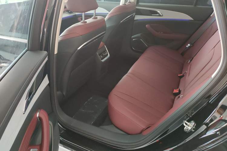 Used Hongqi H5 2025 2.0T Automatic Flag Edition – 500 000 Units Commemorative Version
