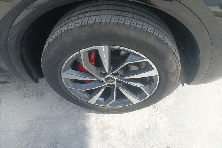 Used Audi Q5L 2025 quattro 45th Anniversary Edition 40 TFSI Sporty and Dynamic Model Right Front Wheel Hub