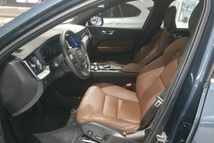 Used Volvo XC60 2022 B5 4x4 Zhiyi Luxury Edition